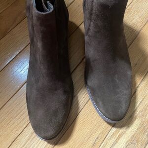 Bass brown suede short boots
